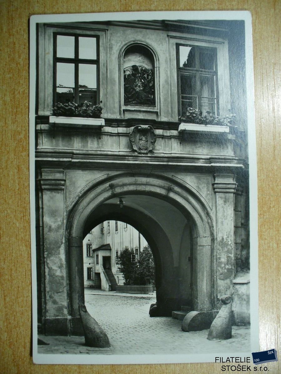 Třeboň - vchod do kláštera - Pohledy