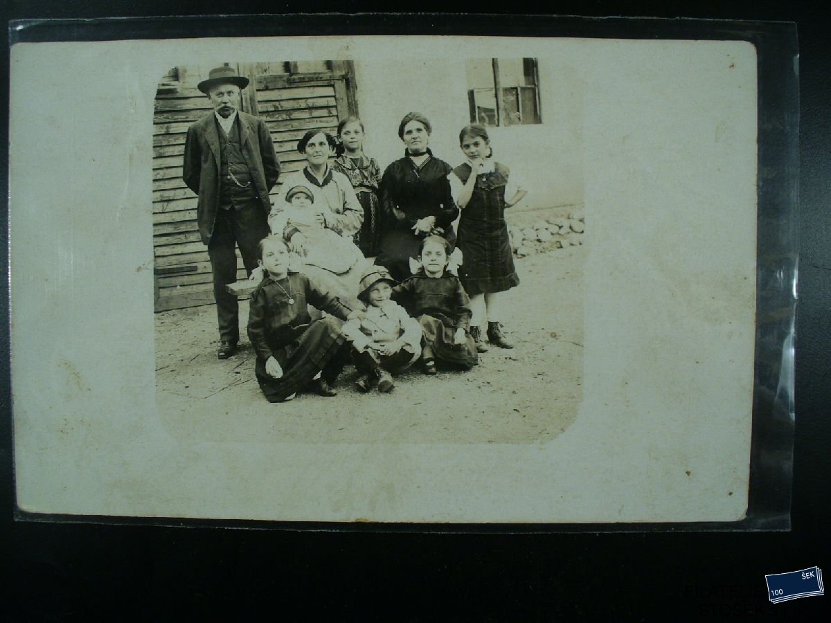 Vojenská pohlednice - Fotografie rodiny vojáka