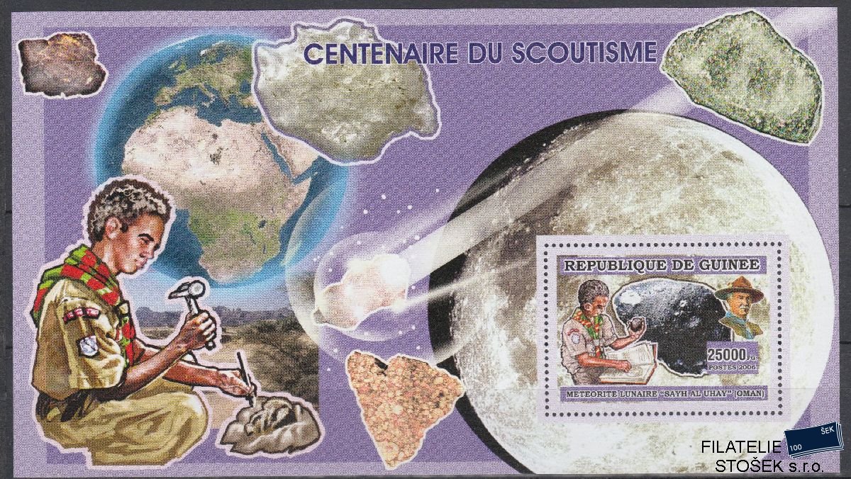 Guinea  známky Mi Blok 1025 - Skauti