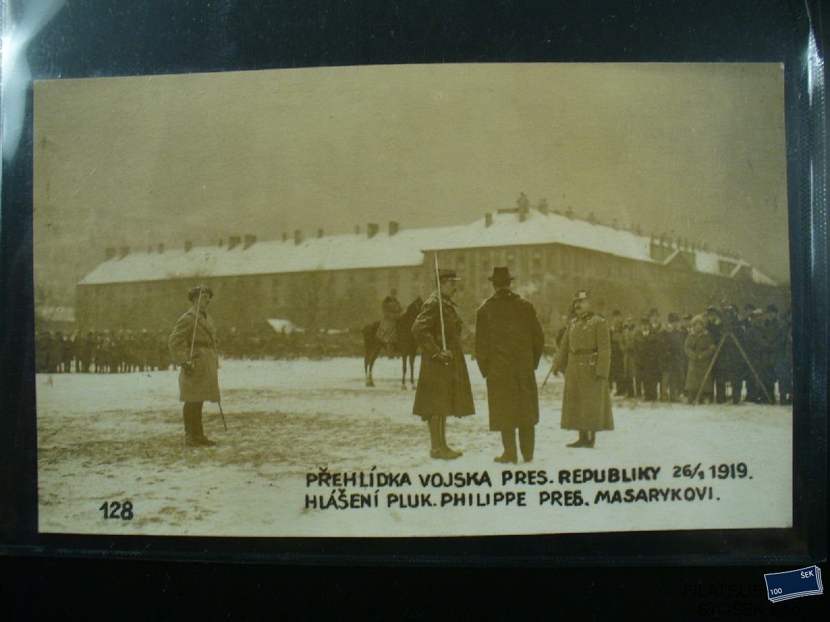 Vojenská pohlednice - přehlídka čs, vojska - Masaryk, Philippe